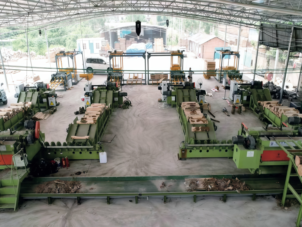 4 X 4ft Spindle Less Veneer Peeling Line in Guangxi China.