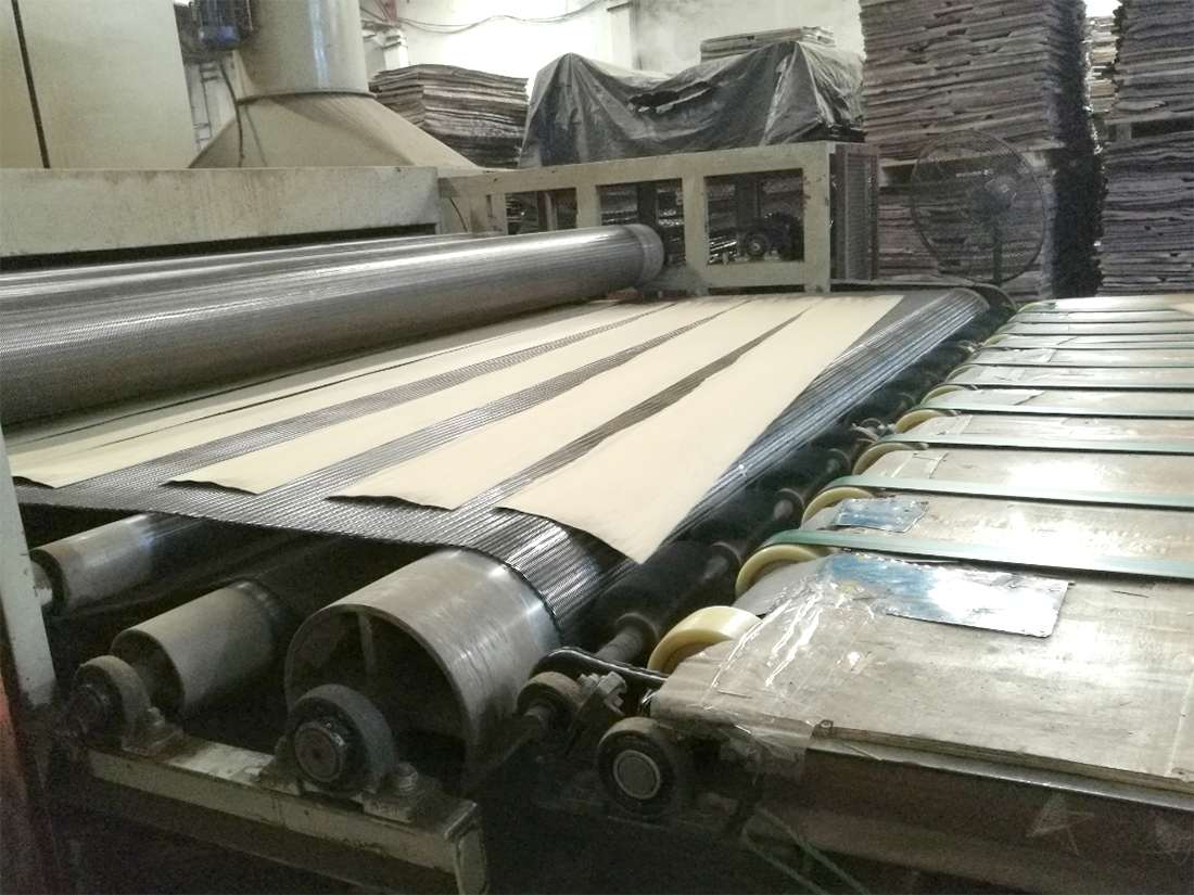 Stainless mesh veneer dryer